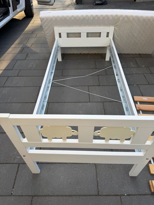 Łóżeczko dziecięce z materacem