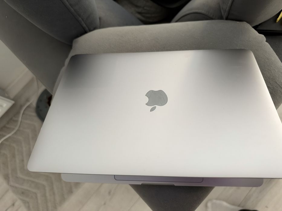 Apple MacBook Pro M1 / 16GB RAM / 512GB SSD / Stan bardzo dobry