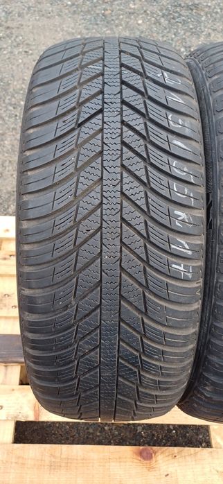 215/55R17 98V NEXEN , dwie opony wielosezonowe.