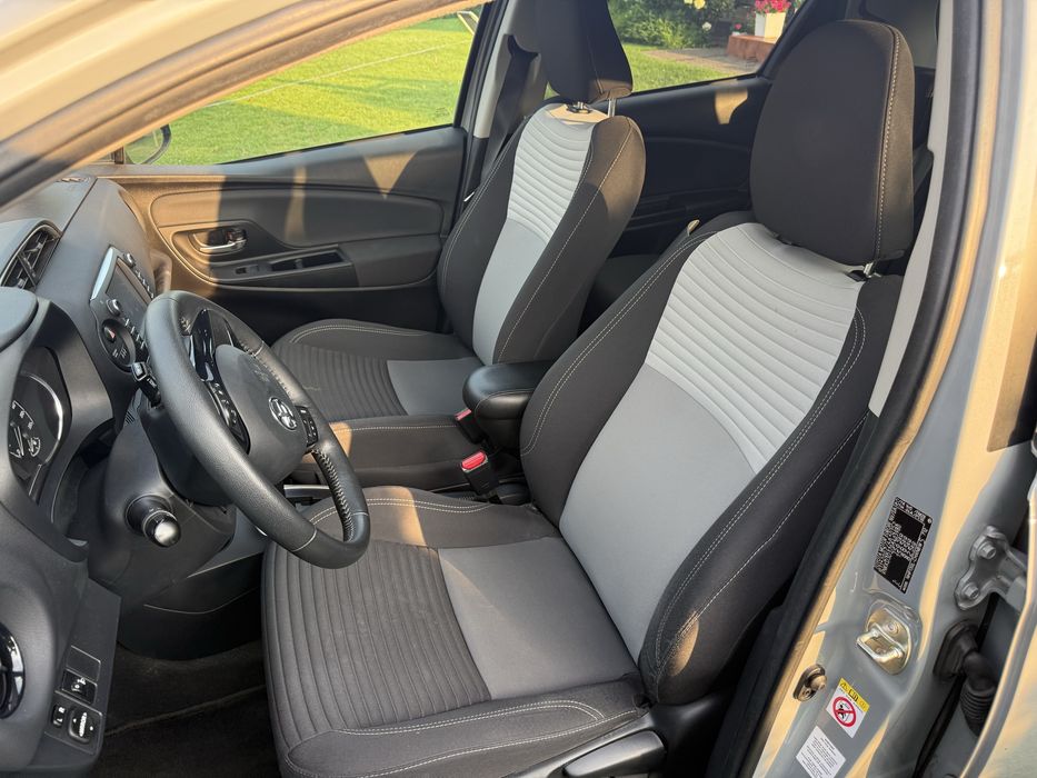 Toyota yaris III Hybryda  2018r komplet foteli