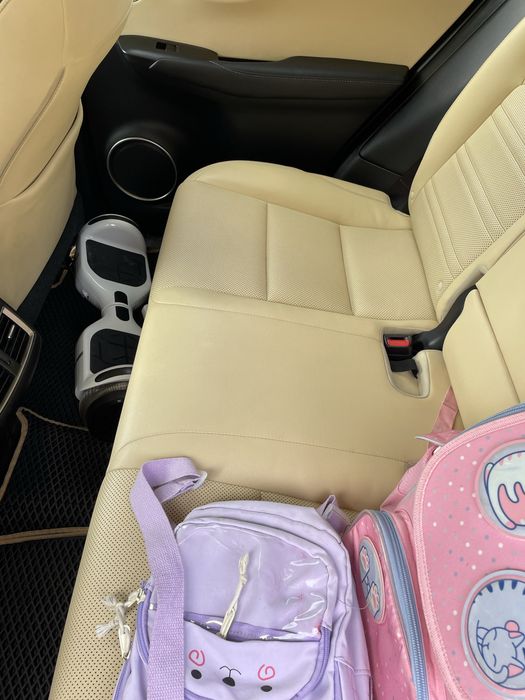Автомобіль LEXUS