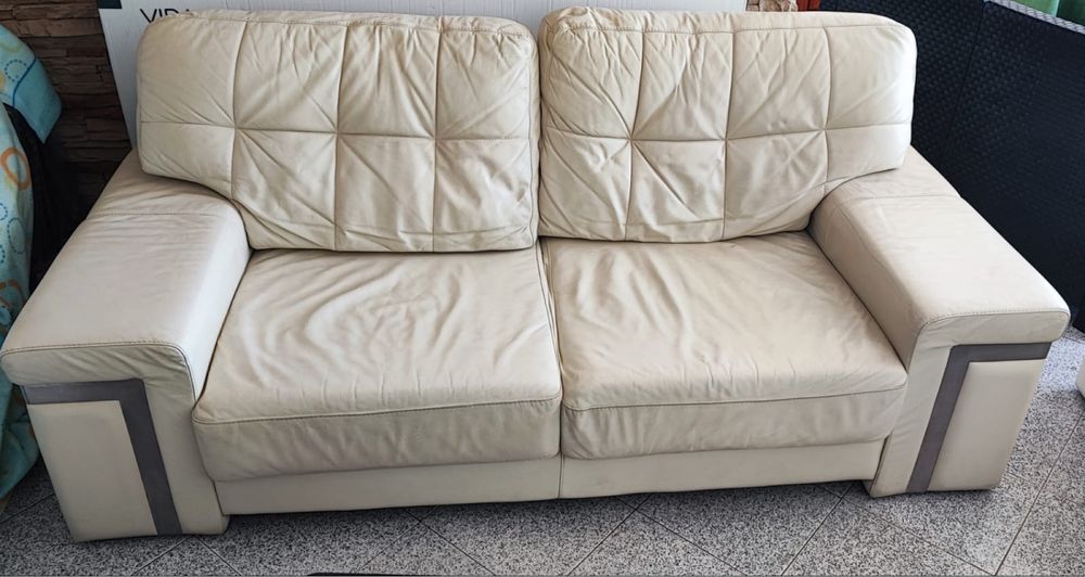 Sofás em pele genuína em excelente estado