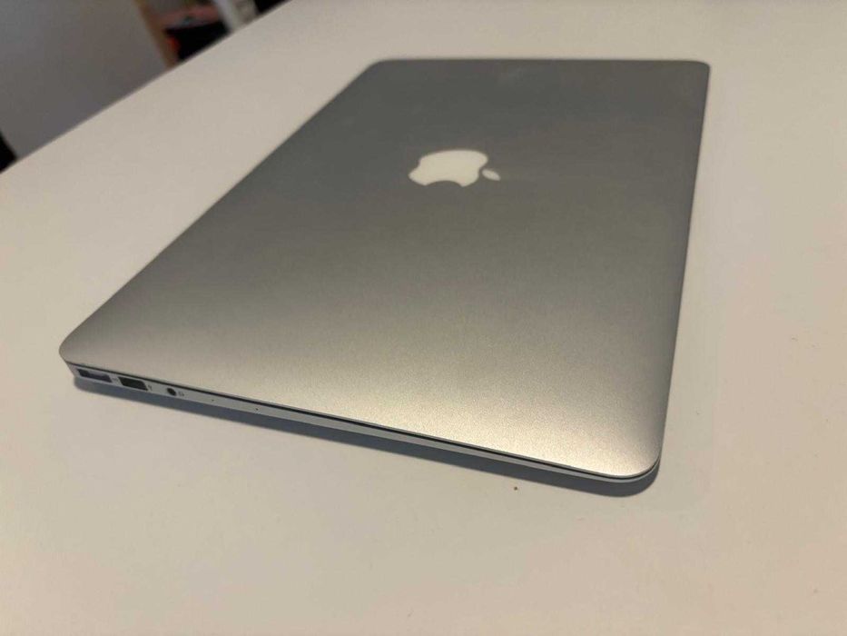 MacBook Air 13" (2017) — 8GB RAM /128GB SSD — Excelente Estado