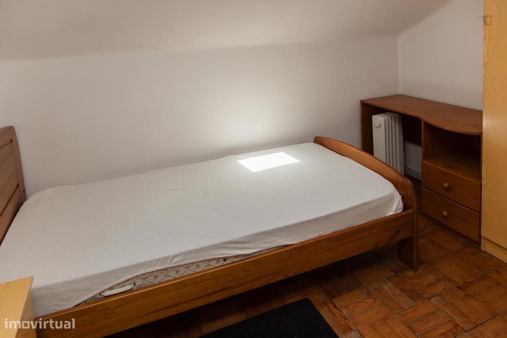 Quarto - localizado em Montes Claros Coimbra
