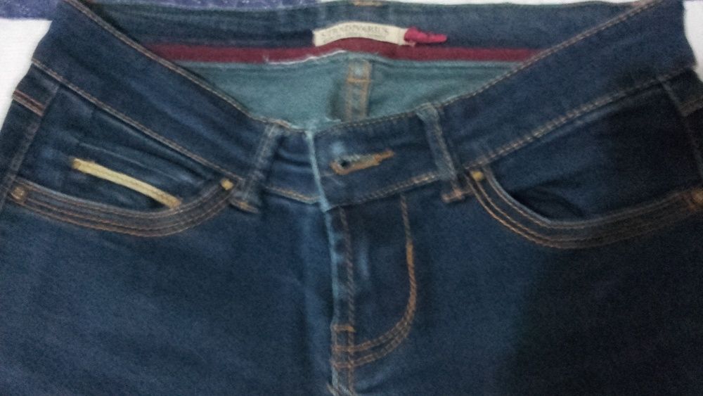 4 Calças Stradivarius por 9 euros