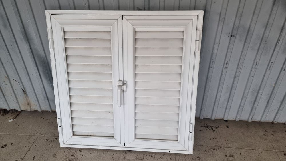 Portas em grelha de alumínio