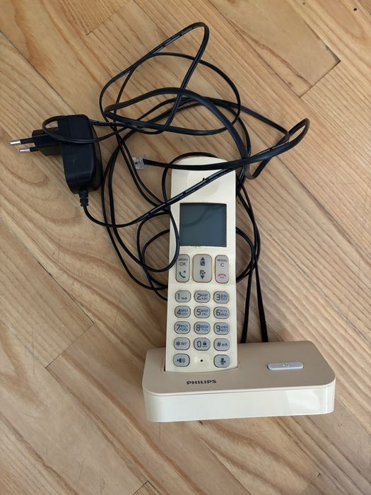 Телефон Panasonic i Philips