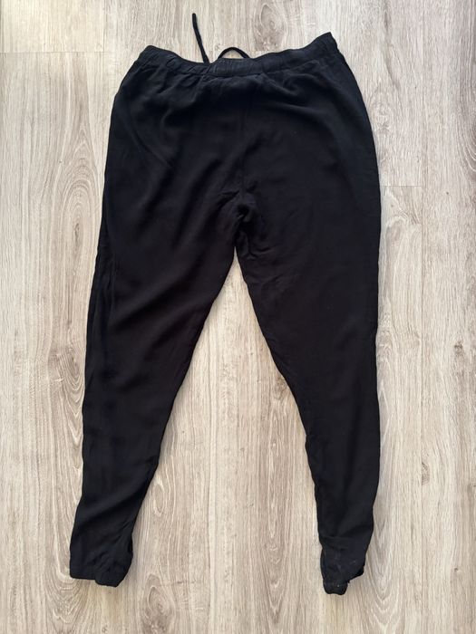 Czarne przewiewne spodnie