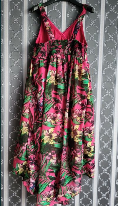 Платье девочке 6-8л двуслойное шифон. Сзади резинка