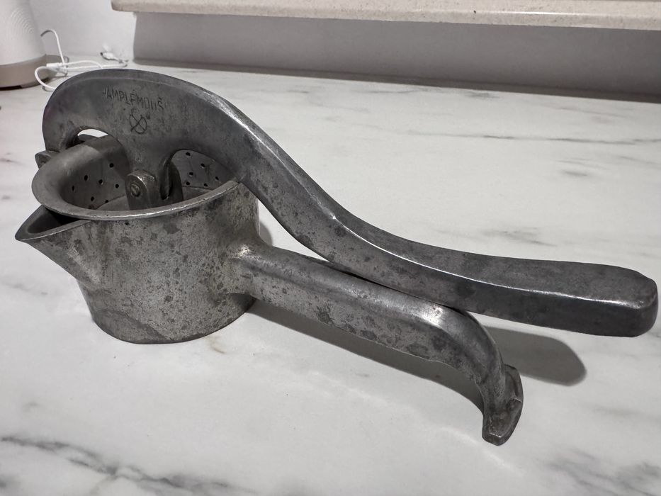 LUX Stara ręczna prasa do grejpfrutów cytrusów Francja 1940 - 1960 PRL