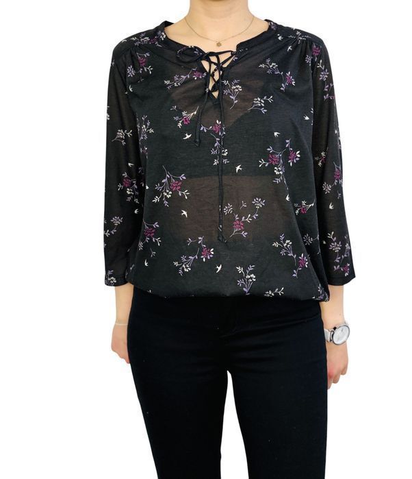 Czarna bluzka w kwiaty z wiązaniem M 38