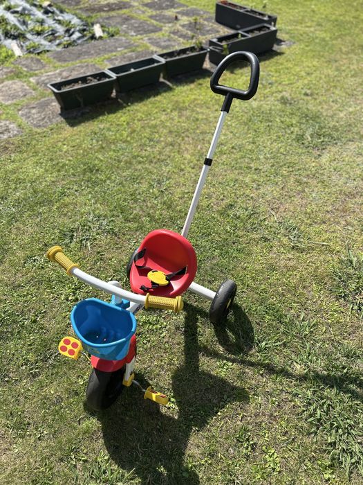 Triciclo de crianca com cesto