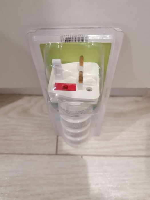 Sprzedam zestaw 4 wtyczki angielskie