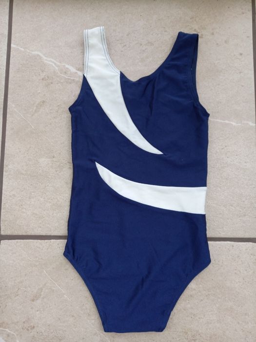 Купальник суцільний синьо-білий

Розмір : 140.
Заміри : 
Довжина: 54 с