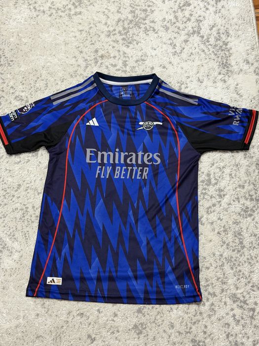 Футбольная футболка от бренда ADIDAS&Arsenal