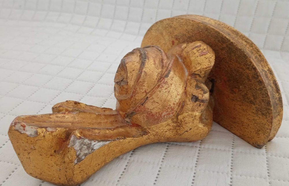 Pequena misula em talha dourada, muito antiga