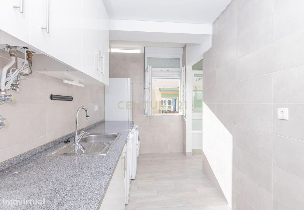 T2 Totalmente Remodelado | Dafundo – Cruz Quebrada | 80 M² | Elevador