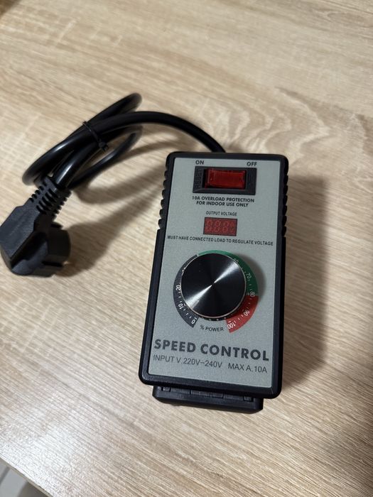 Regulator obrotów silnika 230V 2400W w obudowie z gniazdkiem