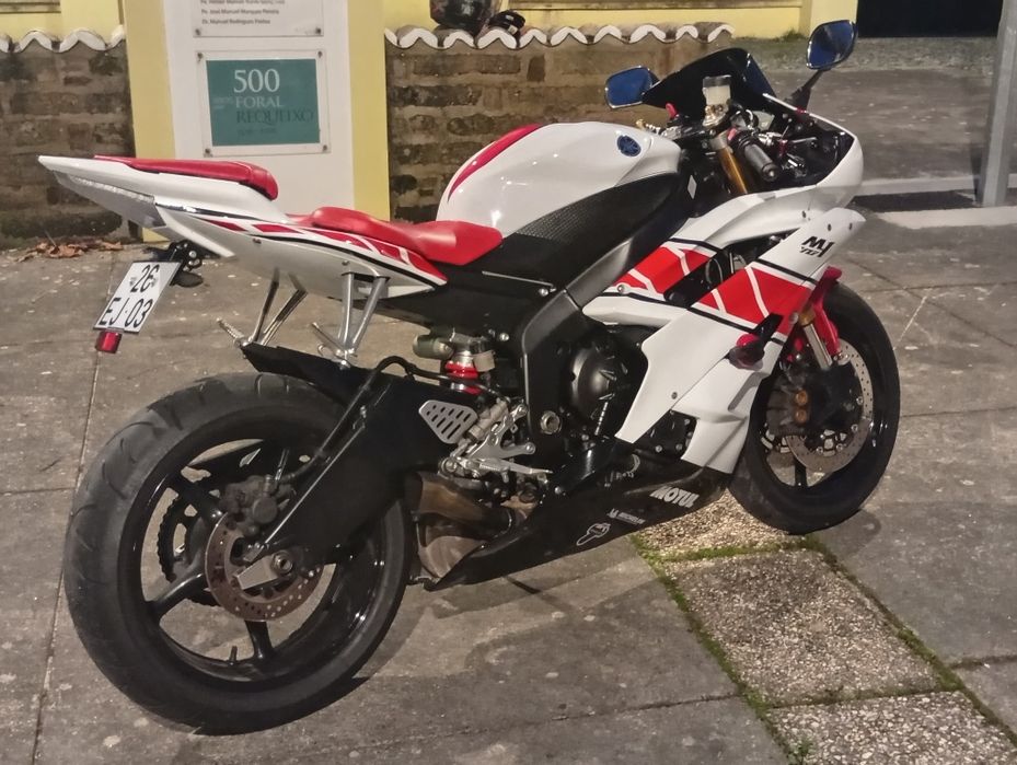 Yamaha R6 em bom estado