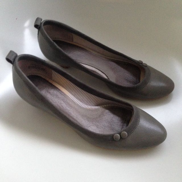 Sapatos cinza Pull & Bear.