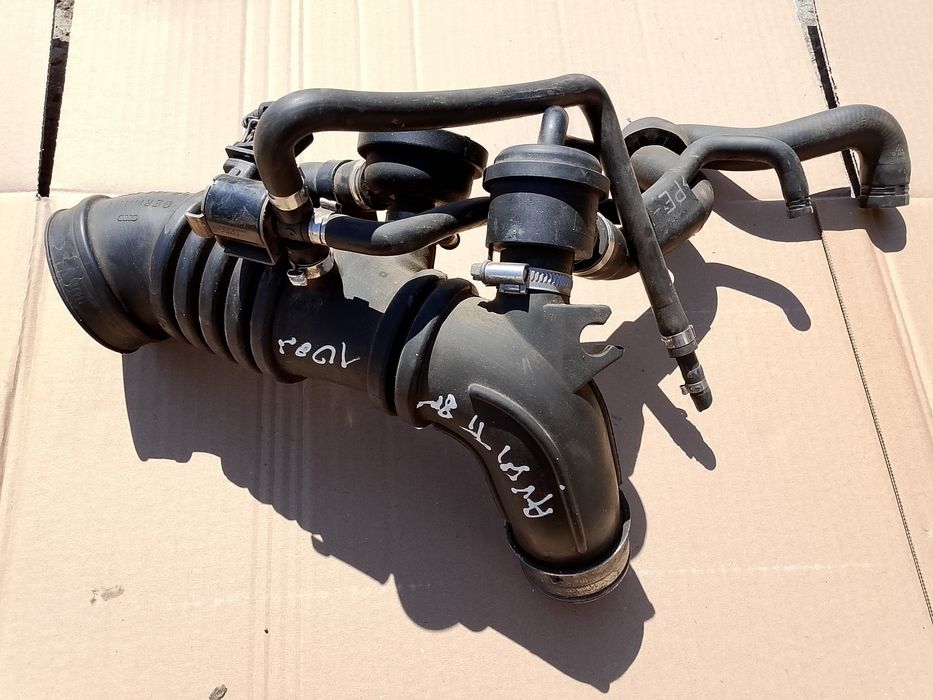 Rura wąż przewód powietrza Audi TT 8N  06A133356B 034129101B.   06A103221E