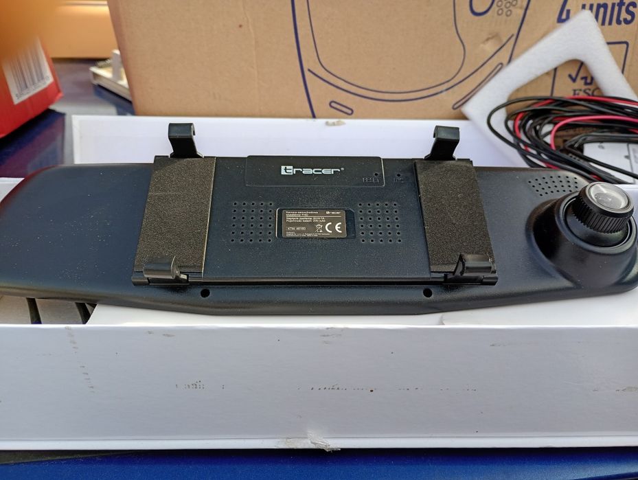 Kamera i kamera cofania w lusterku