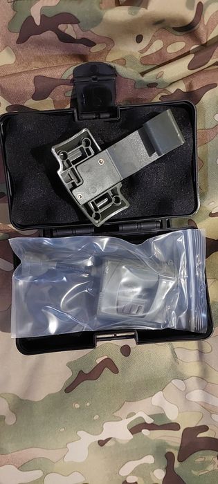 Тактический фонарик на шлем