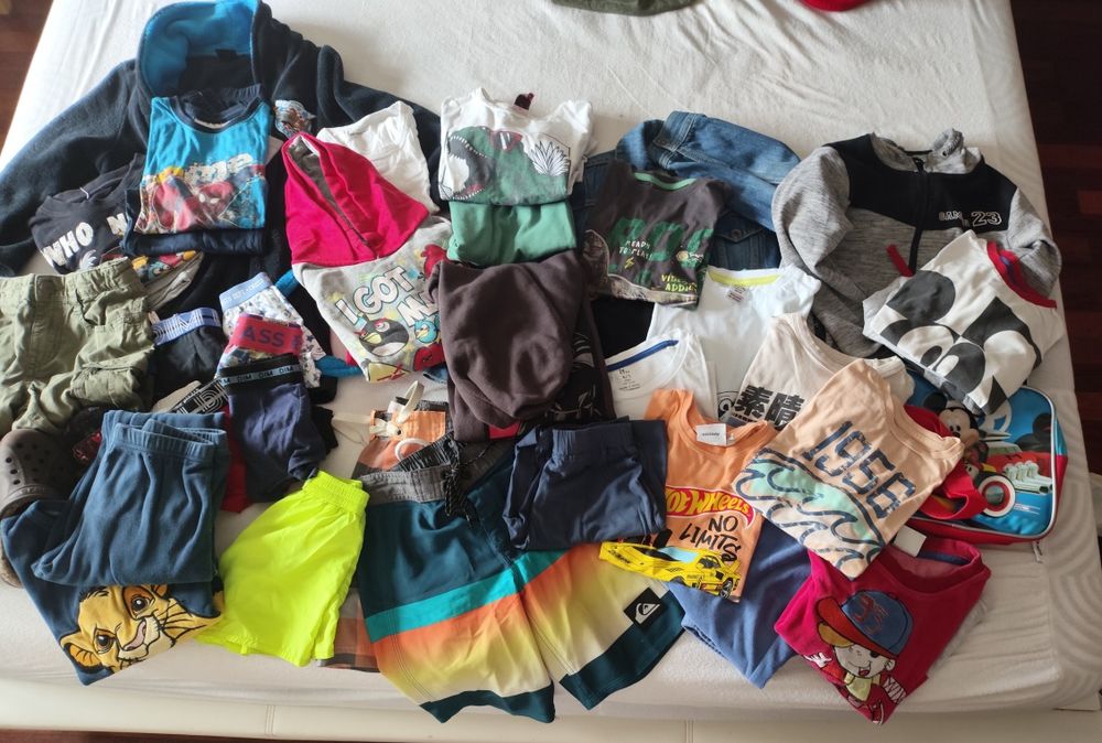 Roupas e calçado criança 6-7 anos