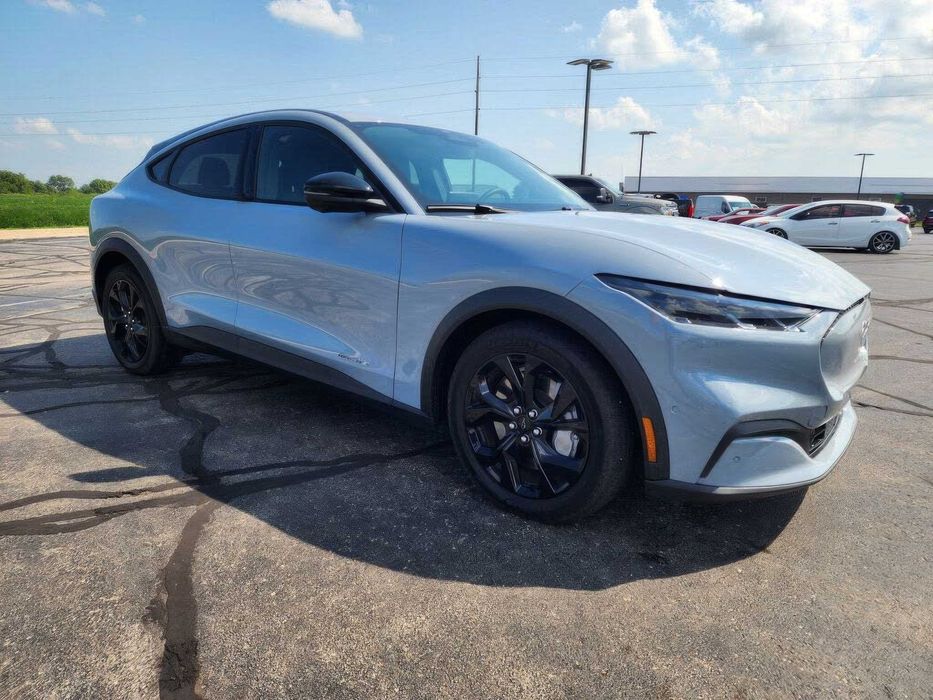 Всі турботи залиш нам! Ми допоможемо тобі вибрати авто, організуємо доставку, надамо всі документи і забезпечимо вигідні умови кредитування. Просто напиши або подзвони — і ми все зробимо за тебе!