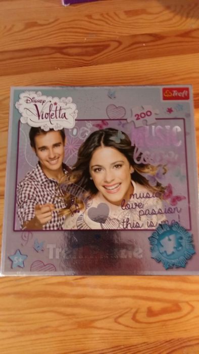 Puzzle Violetta marki Trefl