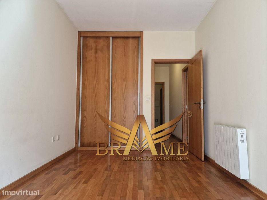 Apartamento T2 Com Lugar De Garagem | Rua Da Constituição - Porto