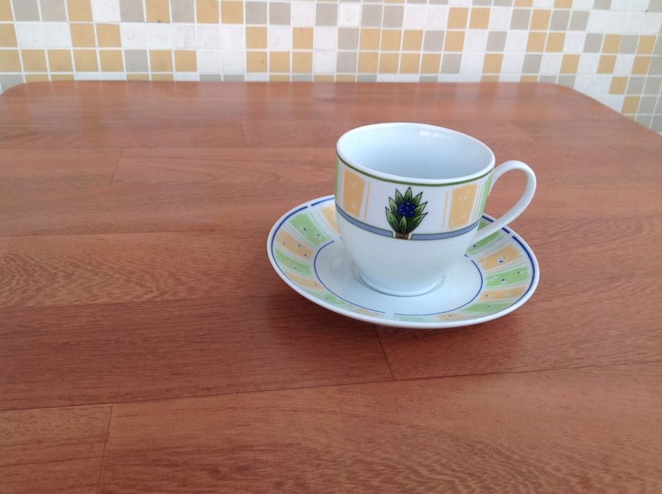 Conjunto de 4 chávenas de chá com Pires Novo na Caixa