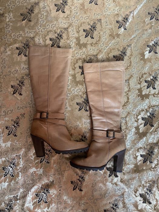 Кожаные женские сапожки