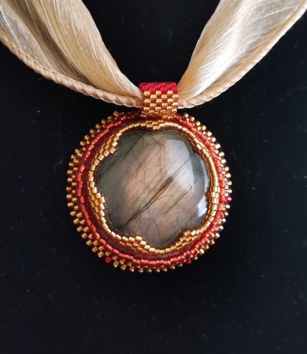 wisiorek z labradorytem