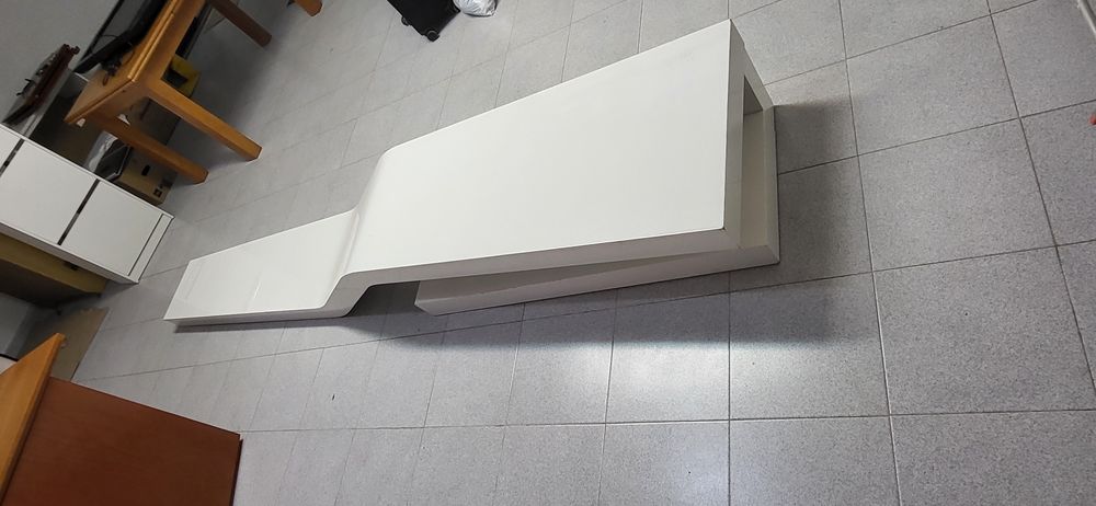 Movel de sala/tv com design diferente.