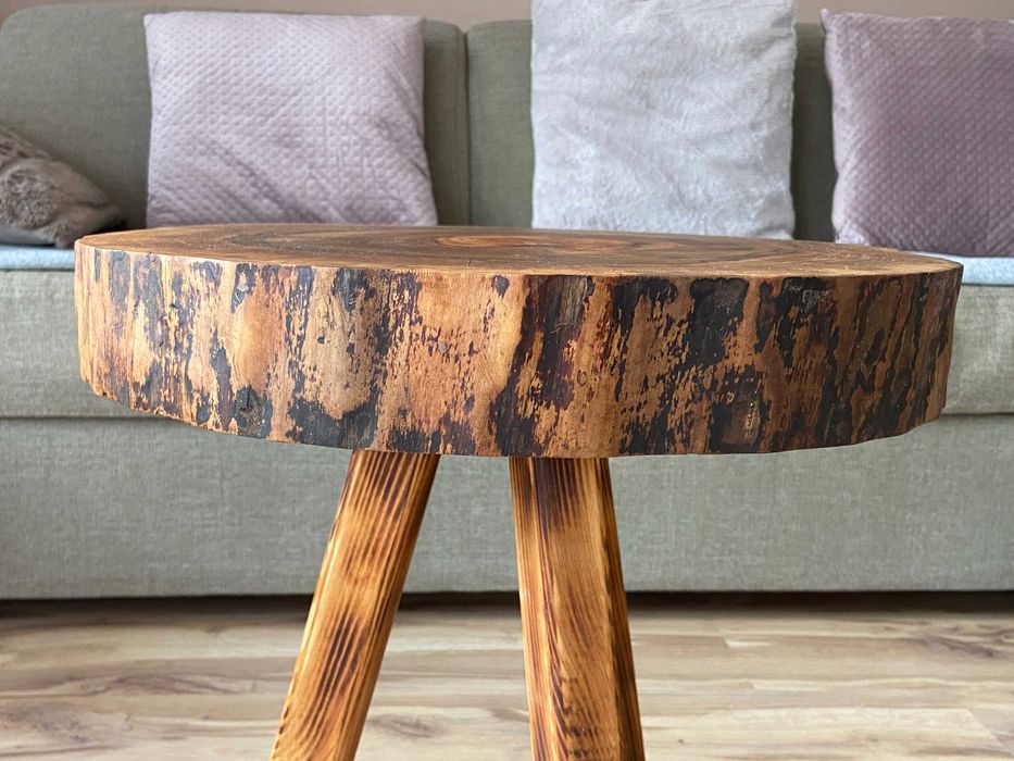 Stolik kawowy z drewna orzechowego