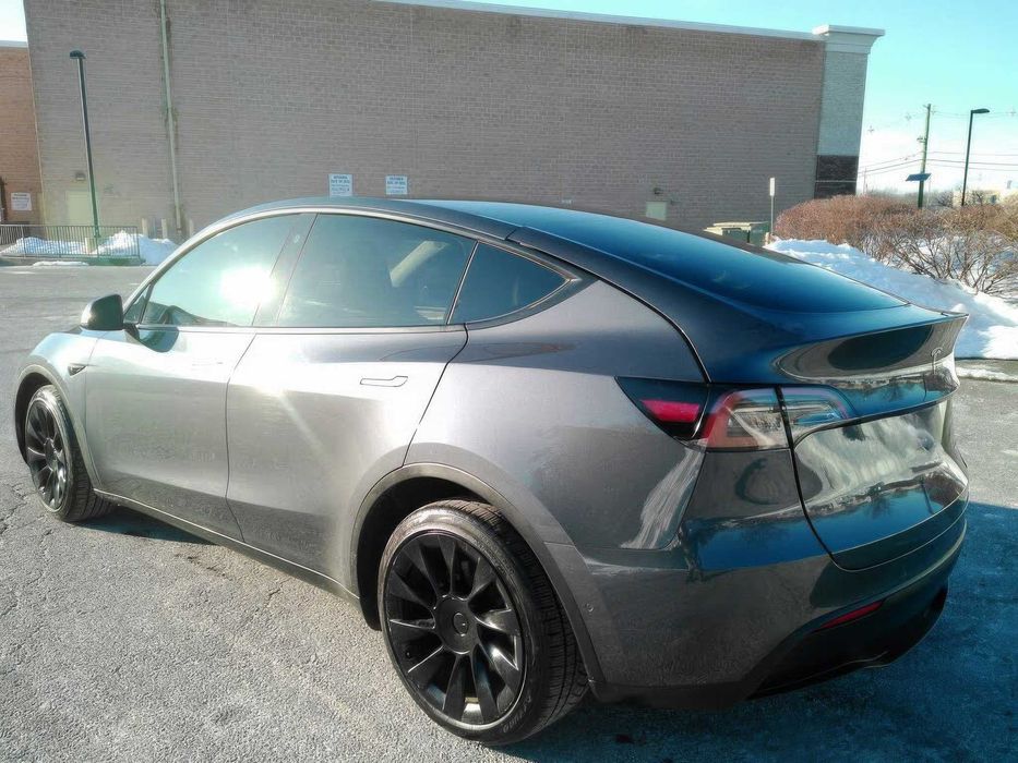Tesla Model Y Long Range      2022