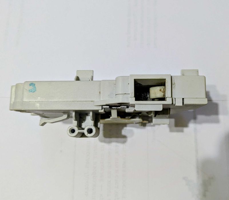 Замок люка (УБЛ) пральної машини Whirlpool AWT 2295 б/в