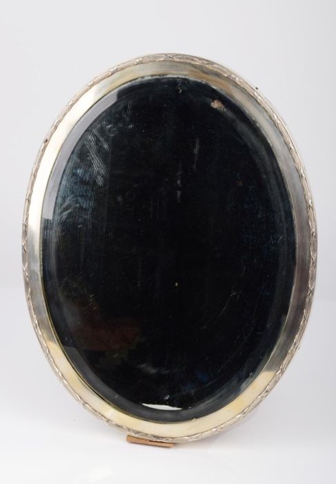 Espelho de toilette com moldura em prata