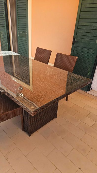Mesa e cadeiras de jardim