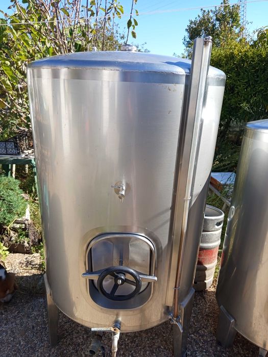 Cubas inox para vinho em bom estado