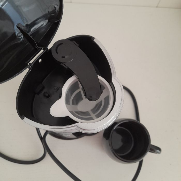 Cafeteira mini eléctrica 12 v.