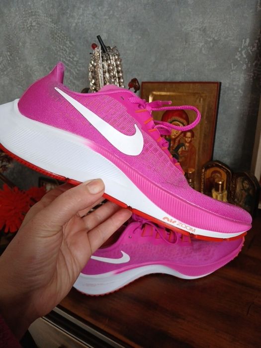 Оригінальні кросівкиNike ( є ньюанс)