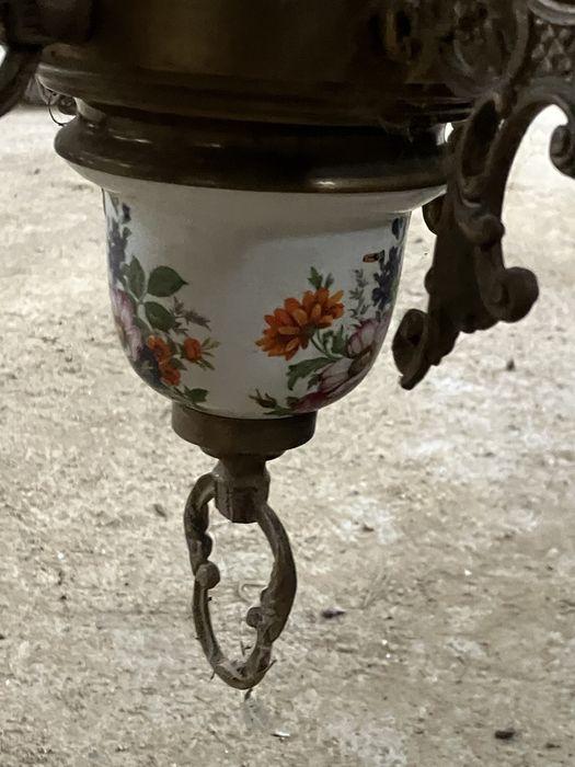 Antigo candeiro de igreja