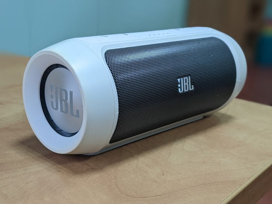 Рідкістна JBL CHARGE 2