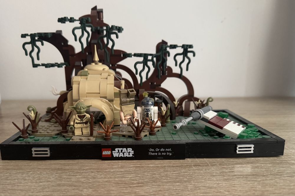 LEGO Star Wars 75330 Dagobah Jedi Training Diorama