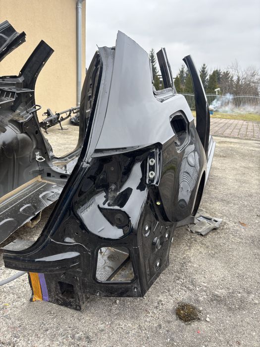 Ćwiartka błotnik próg tył prawa strona Audi A3 8V 5D lift 19r LY9T