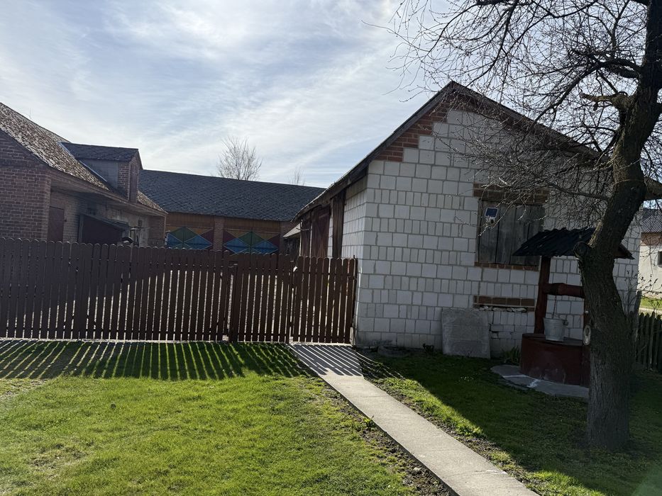 Dom  -siedlisko z bud gospodarczymi w miejscowości Żabno gmina Turobin