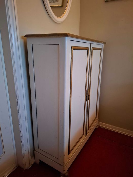 Móvel / Estante / Roupeiro Lacado Estilo Luis XVI