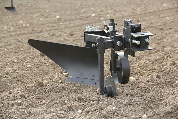 Плуг до мототрактора з гідравлікою